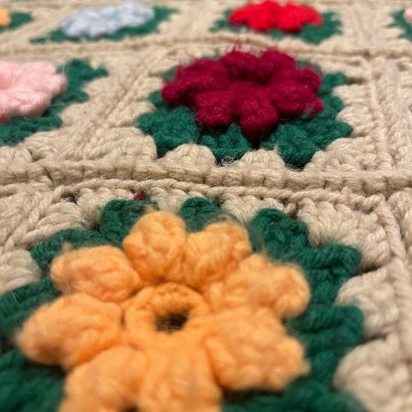 Handmade Granny Square Crochet Blanket Afghan 3D Flowers Vintage Throw 46x72 - Picture 4 of 7